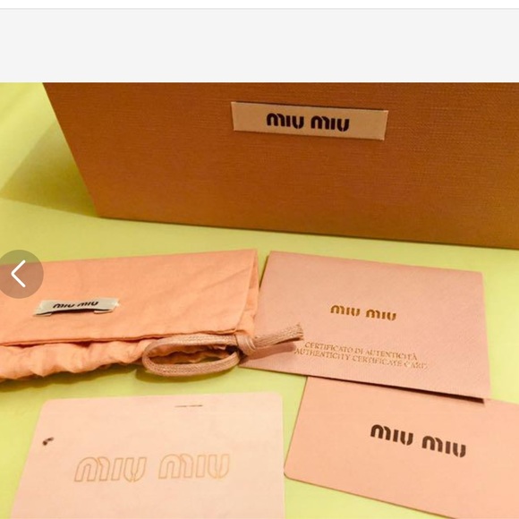 MIU MIU
Nappa Matelasse Double Zip Pochette Clutch Loto Come with Strap. - Picture 5 of 10